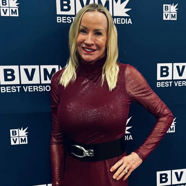 Sue E Stuits